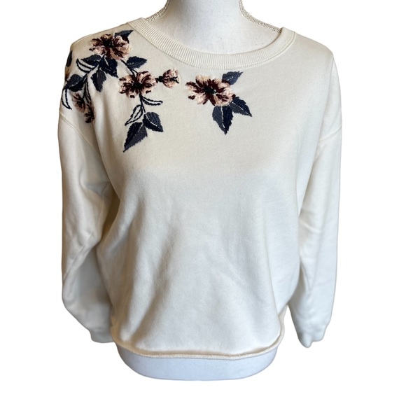 Abercrombie & Fitch Tops - Abercrombie & Fitch White Sweatshirt w/ Floral Embroidery Size Small Cottagecore